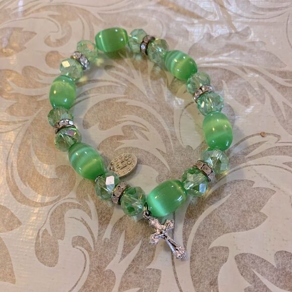 Religious Green Cats Eye Bracelet w/ Cross & Jesus OSFA Gorgeous - Picture 7 of 7